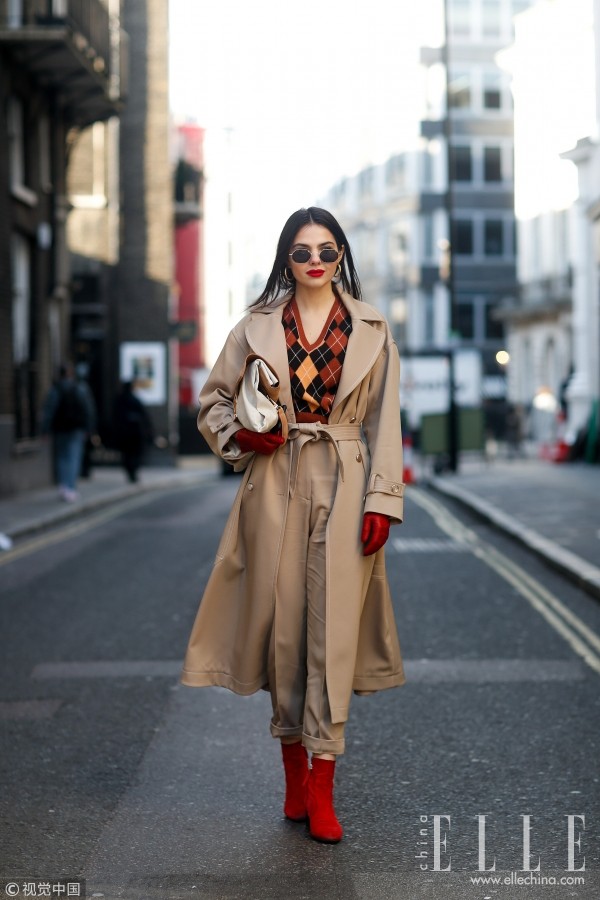 今年新款毛衣买哪件?杨幂刚穿的菱格纹错不了!