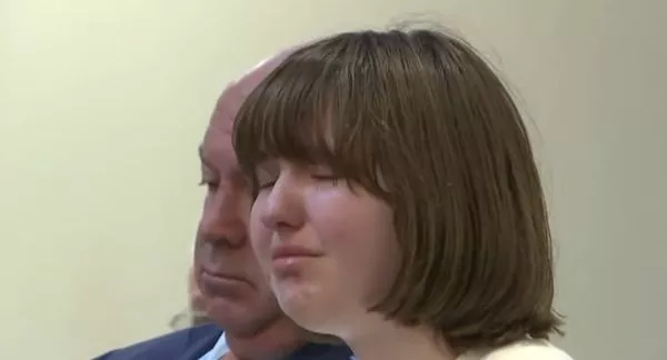 吸毒被发现！15岁「恶魔少女」3枪弑母