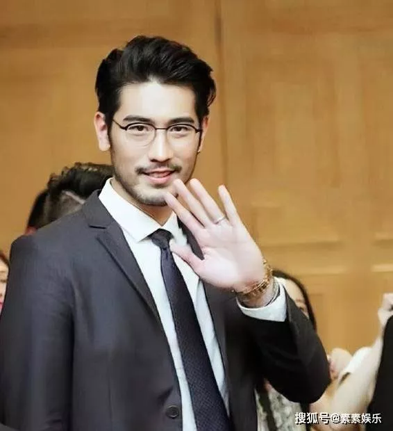 高以翔40岁冥诞,妈妈建球场悼念儿子